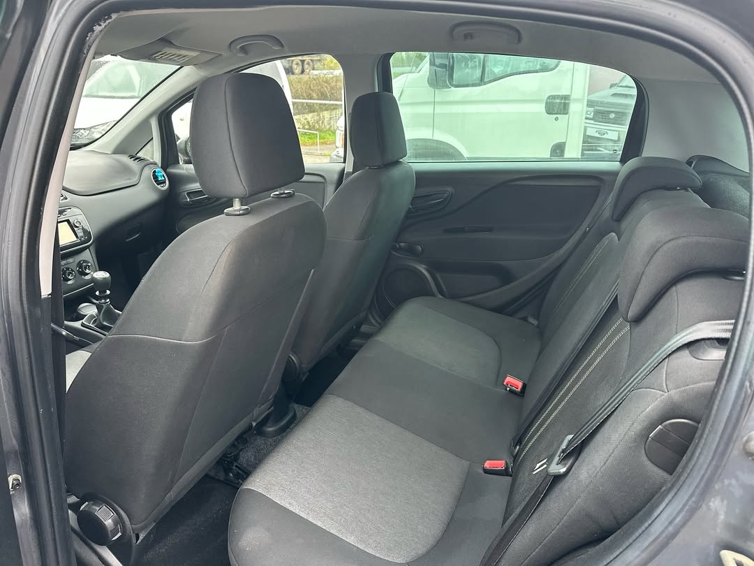
								Fiat Punto Young 2015 total									