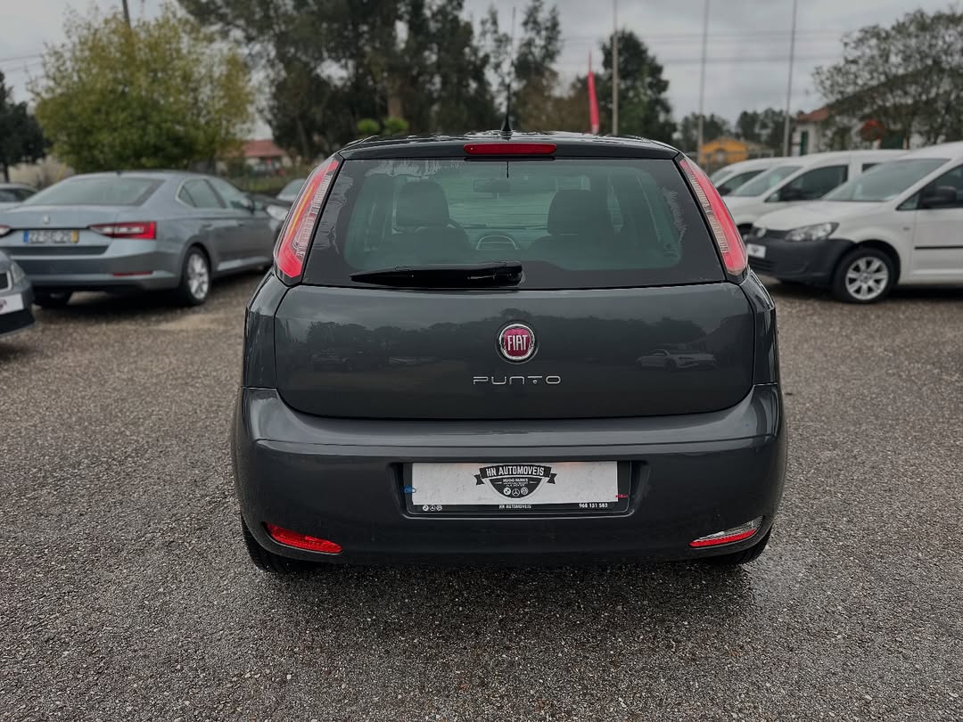 
								Fiat Punto Young 2015 total									