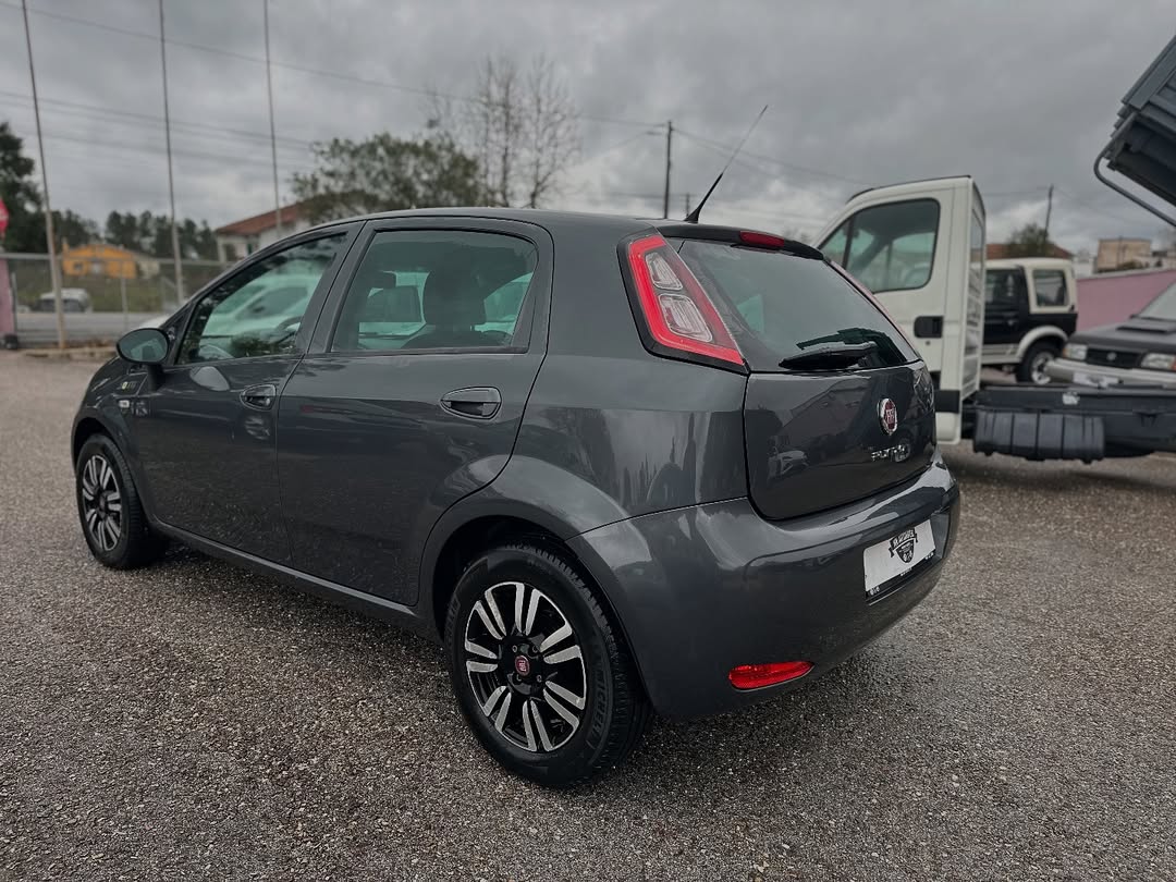 
								Fiat Punto Young 2015 total									
