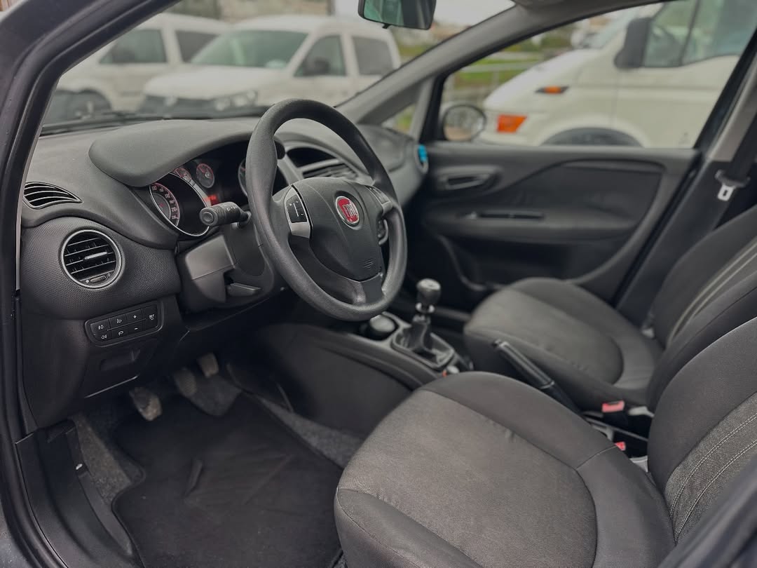 
								Fiat Punto Young 2015 total									