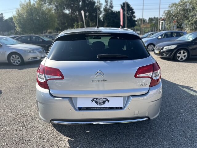 
								Citroen C4 total									