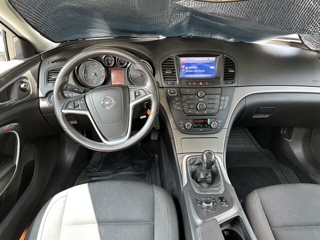 
								Opel Insígnia total									