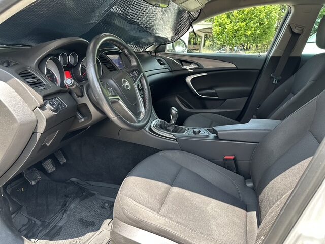 
								Opel Insígnia total									