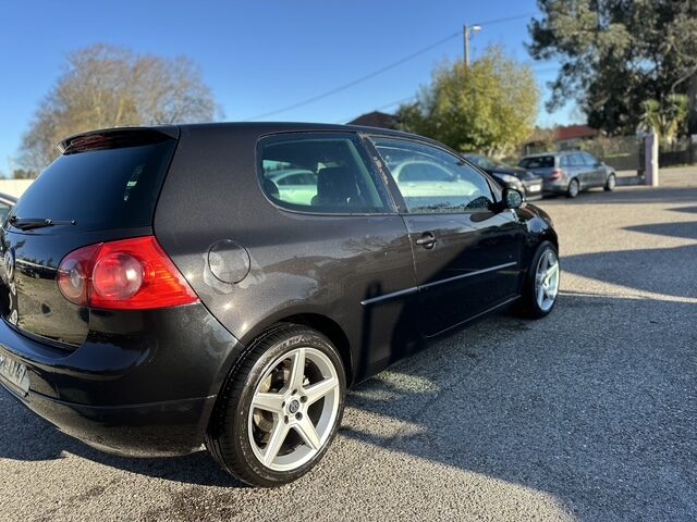 
								Volkswagen Golf V total									
