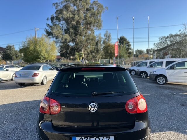 
								Volkswagen Golf V total									
