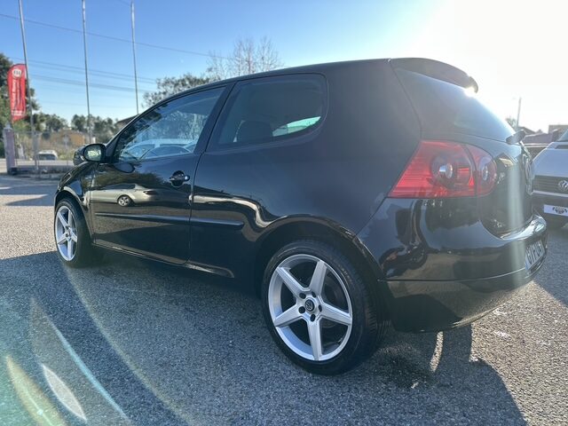 
								Volkswagen Golf V total									