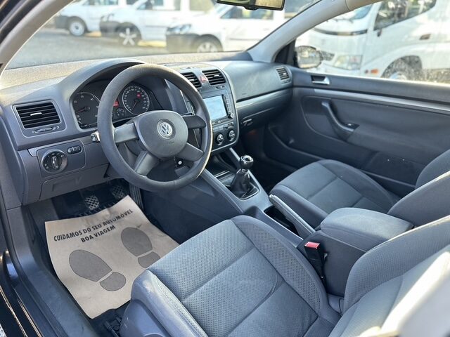 
								Volkswagen Golf V total									