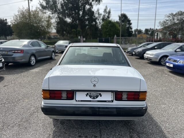 
								Mercedes 190 total									