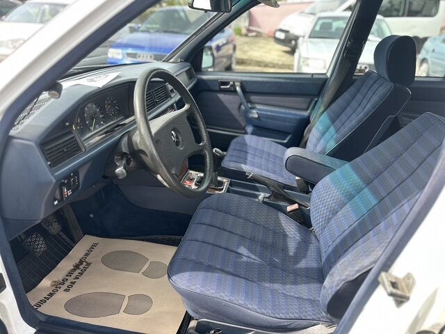 
								Mercedes 190 total									
