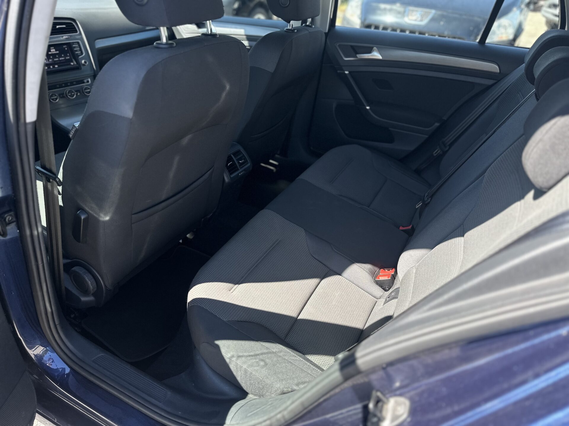 
								Volkswagen Golf VII total									
