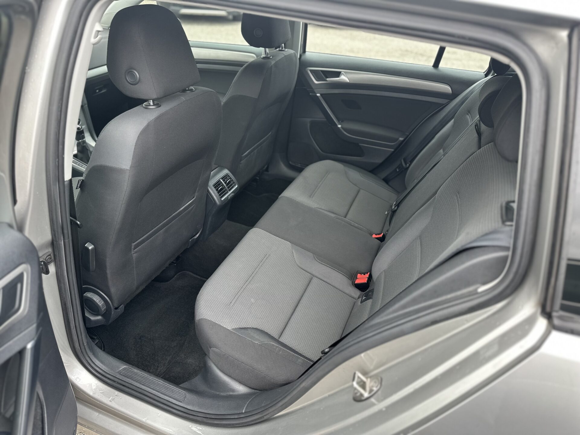 
								Volkswagen Golf VII total									