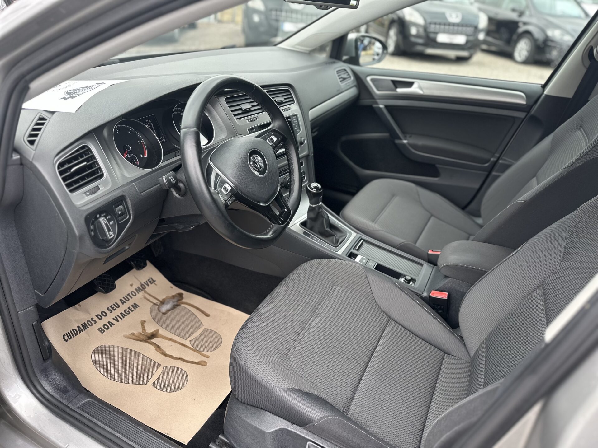 
								Volkswagen Golf VII total									