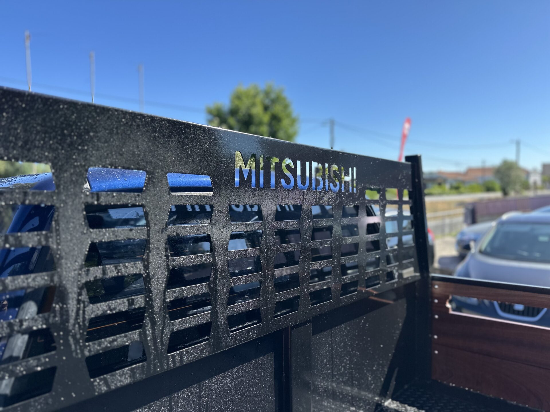 
								Mitsubishi L200 Strakar total									