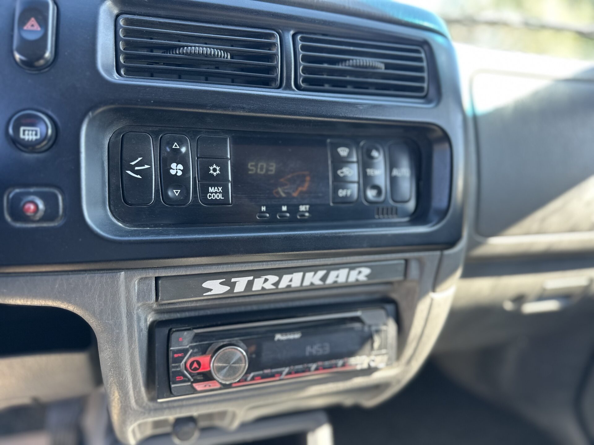 
								Mitsubishi L200 Strakar total									