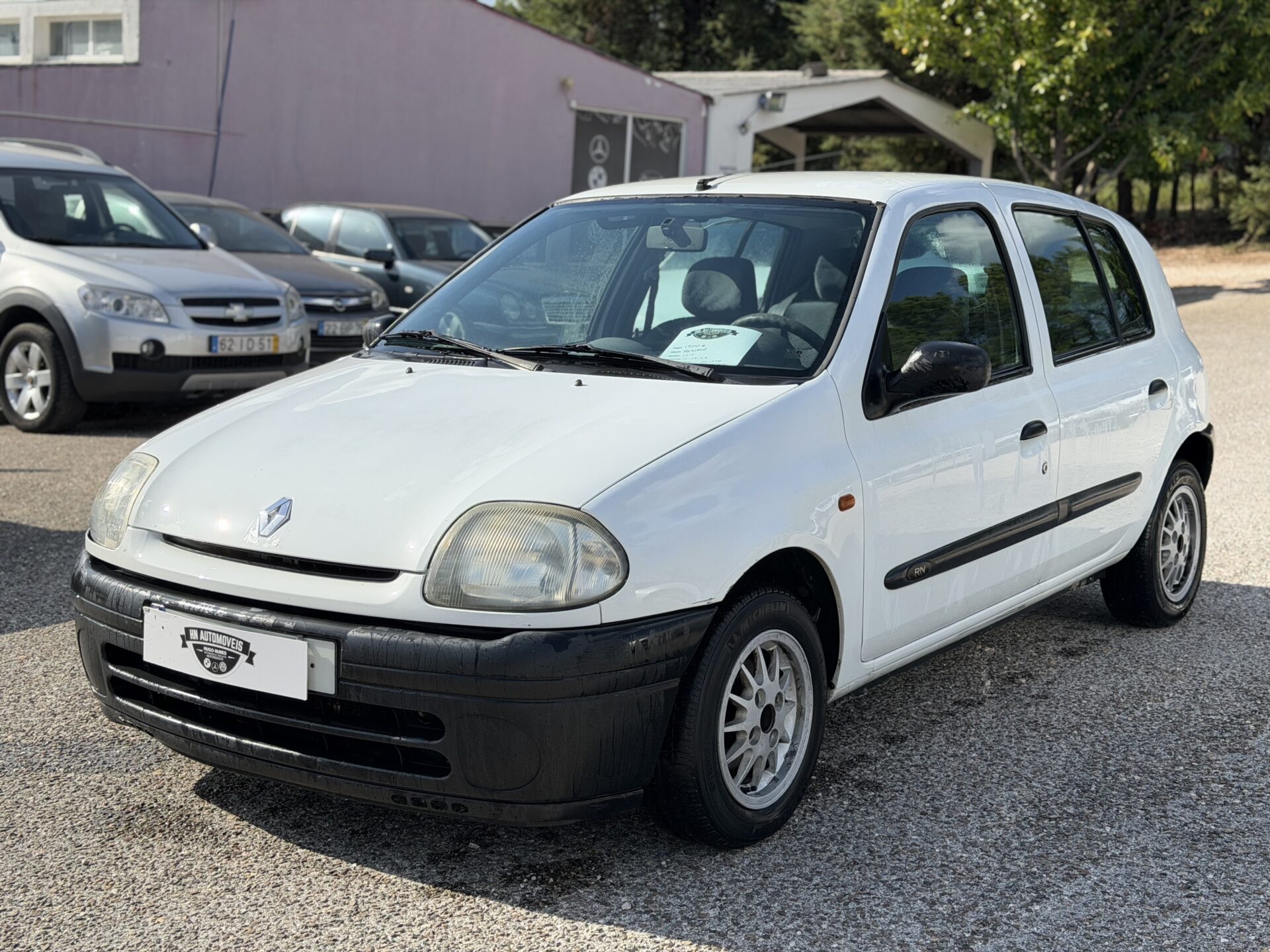 
								Renault clio 1200 total									