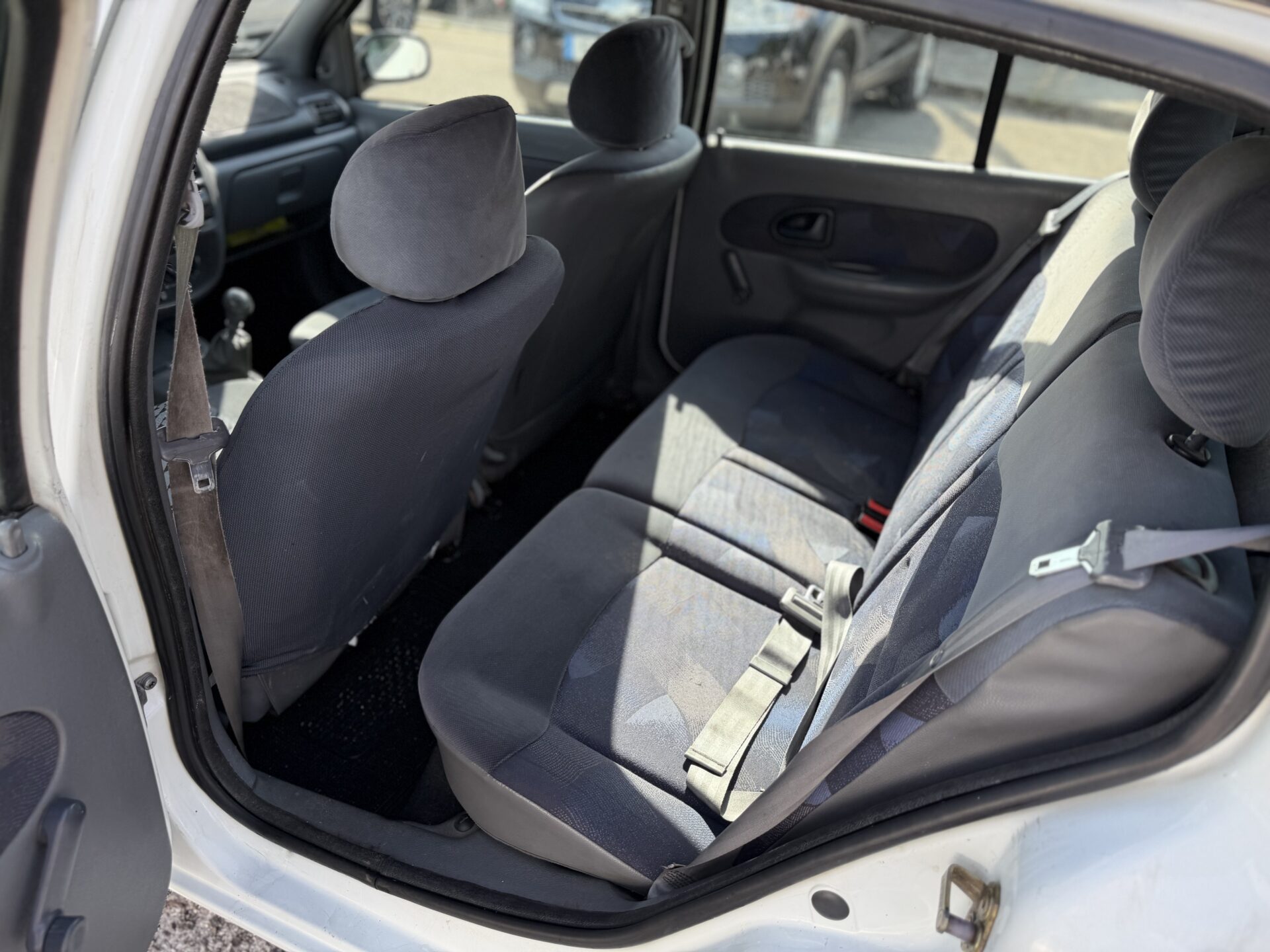 
								Renault clio 1200 total									