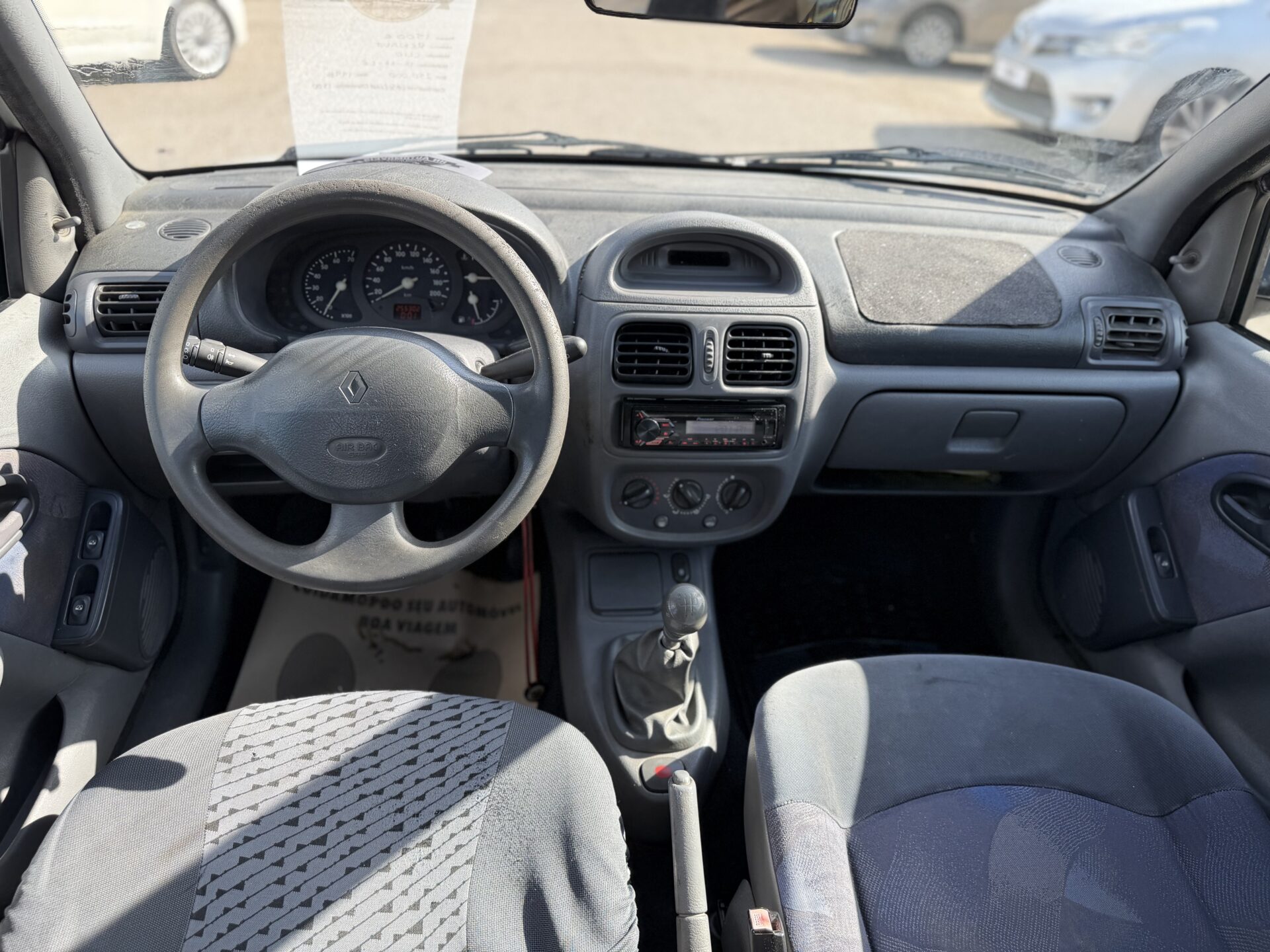 
								Renault clio 1200 total									