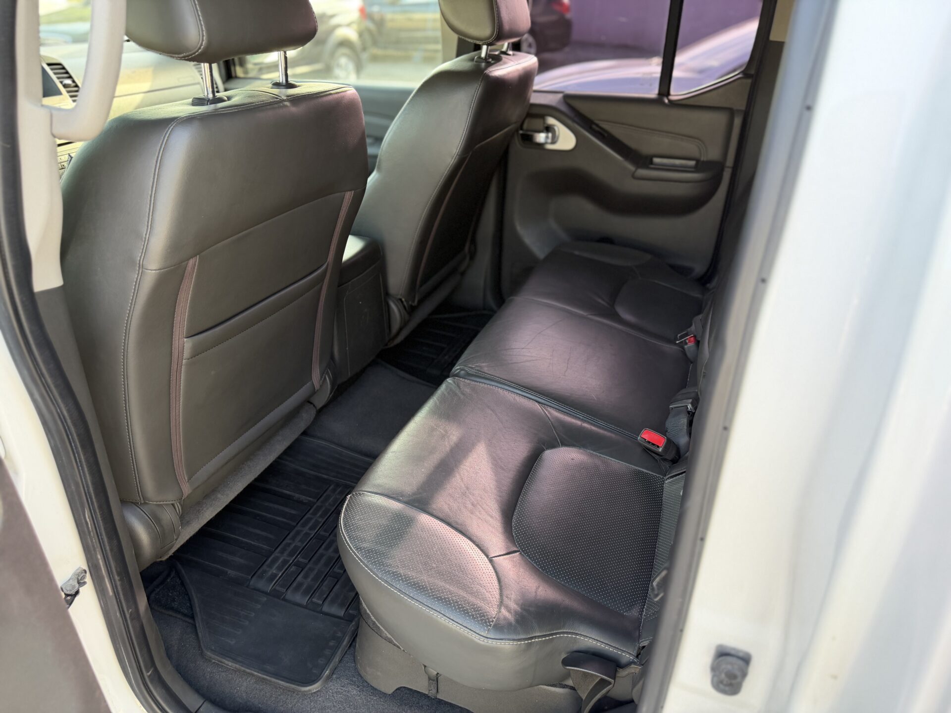 
								Nissan Navara 3.0 V6 total									