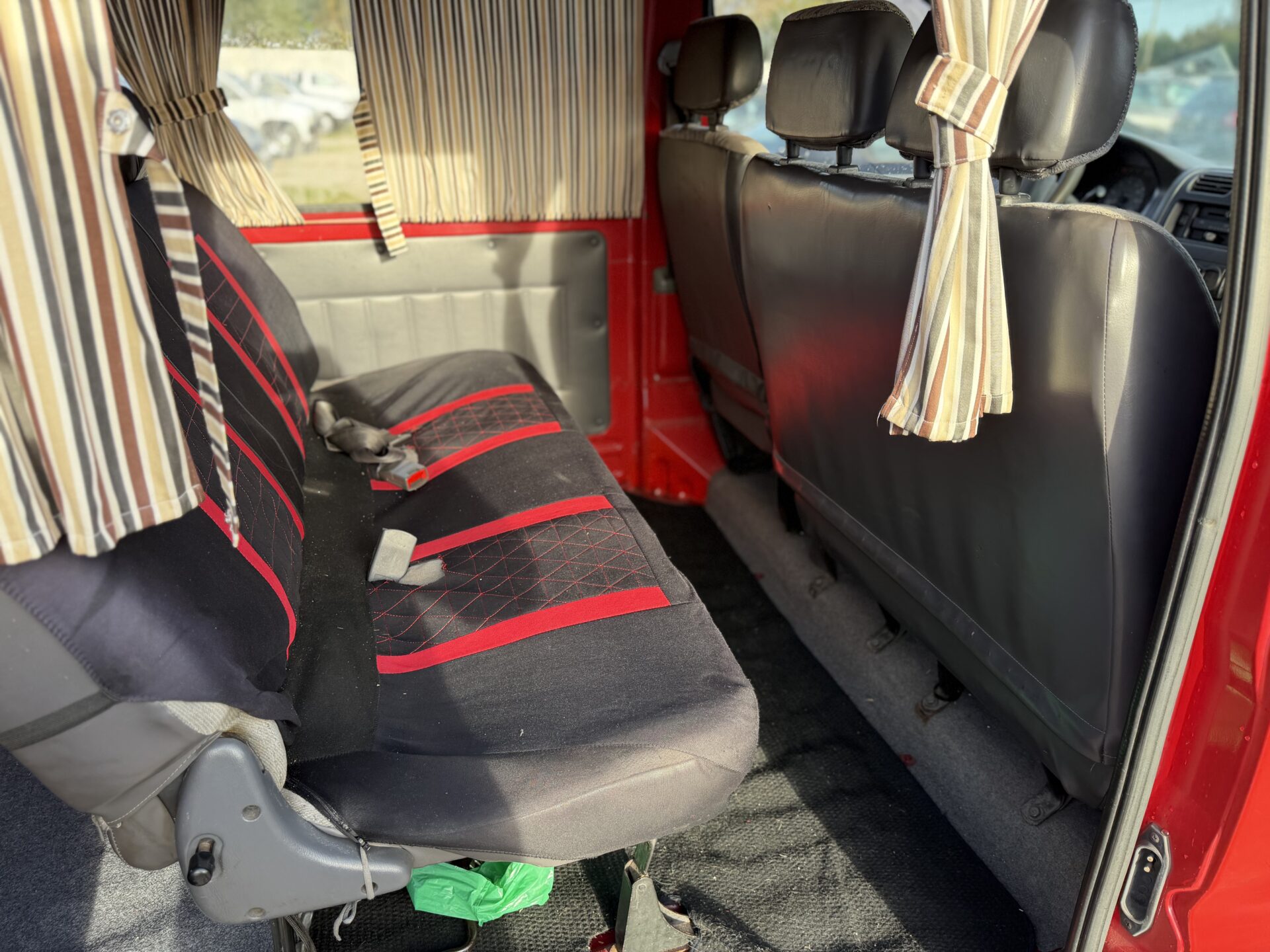 
								Toyota Hiace 6 lugares total									