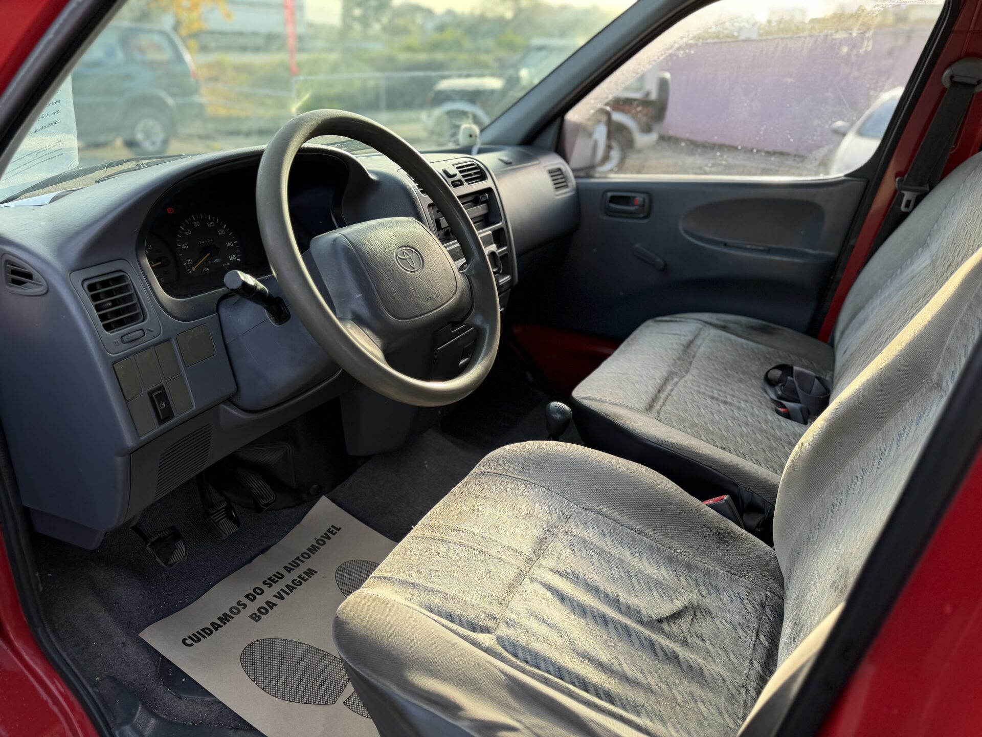 
								Toyota Hiace 6 lugares total									