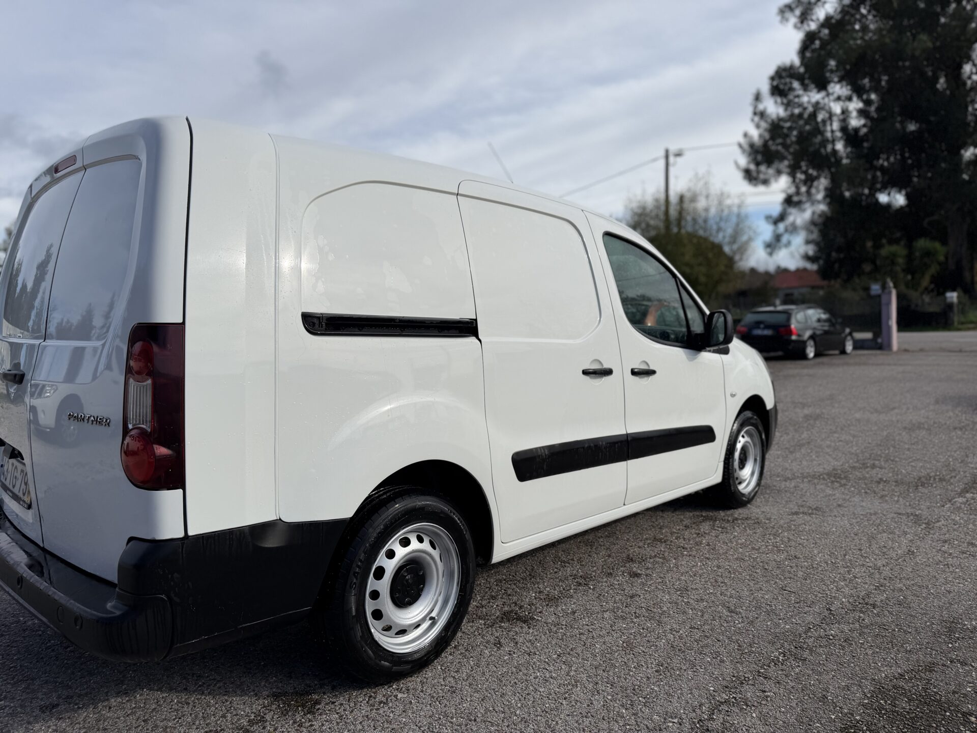 
								Peugeot Partner Longa total									