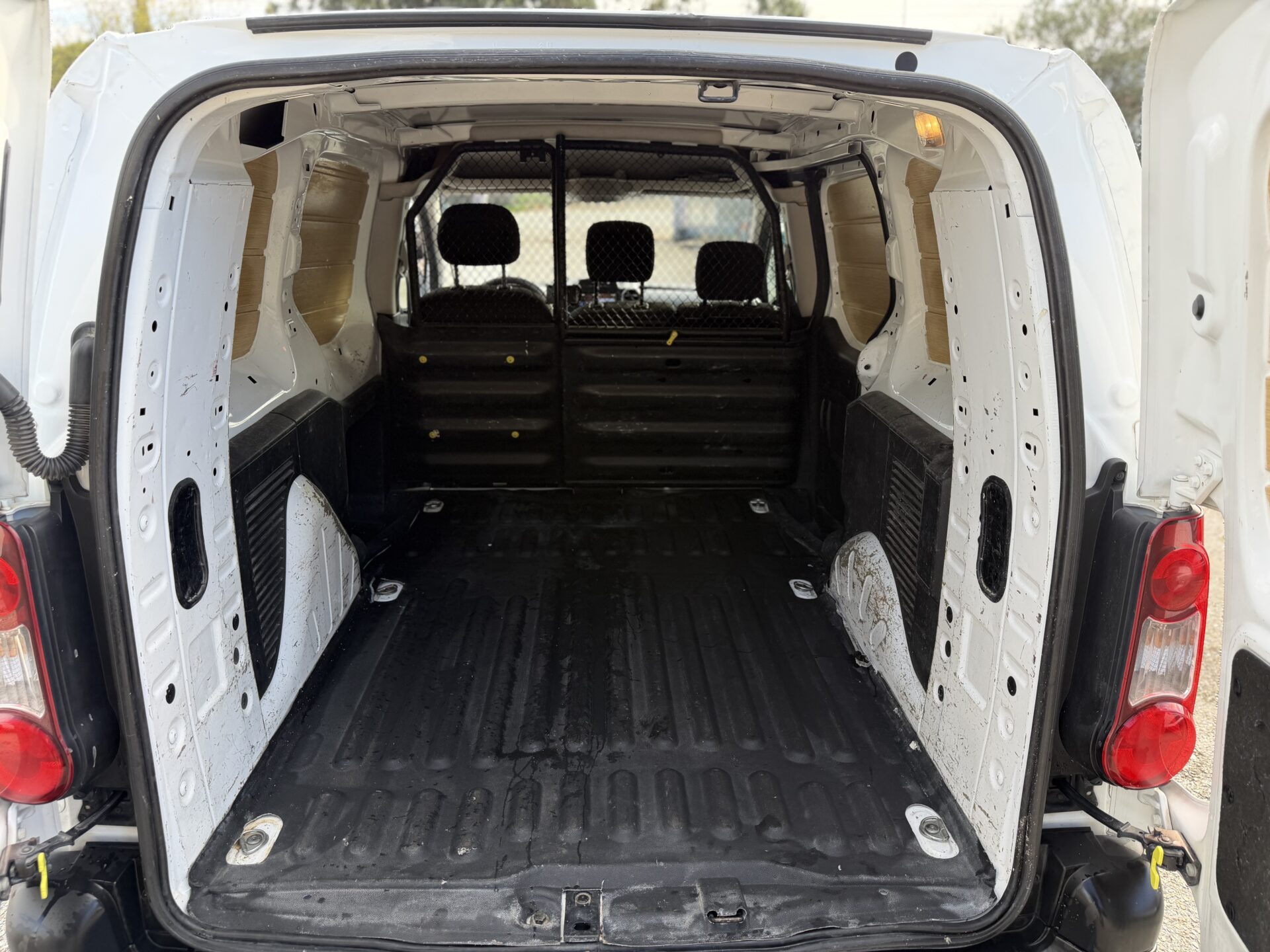 
								Peugeot Partner Longa total									