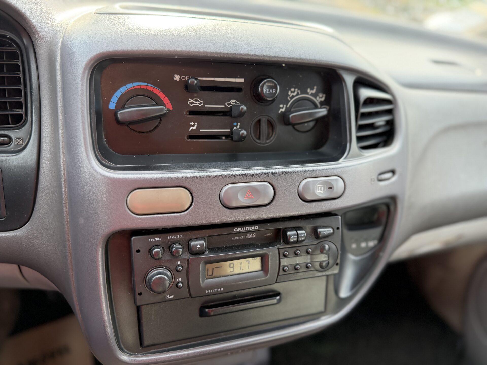 
								Mitsubishi L400 total									