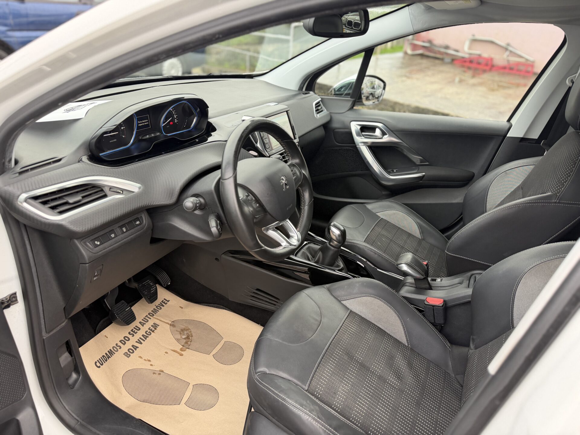 
								Peugeot 2008 1.2 Puretech total									