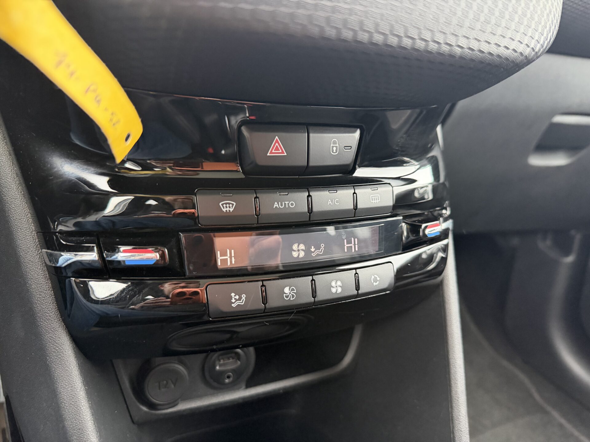 
								Peugeot 2008 1.2 Puretech total									