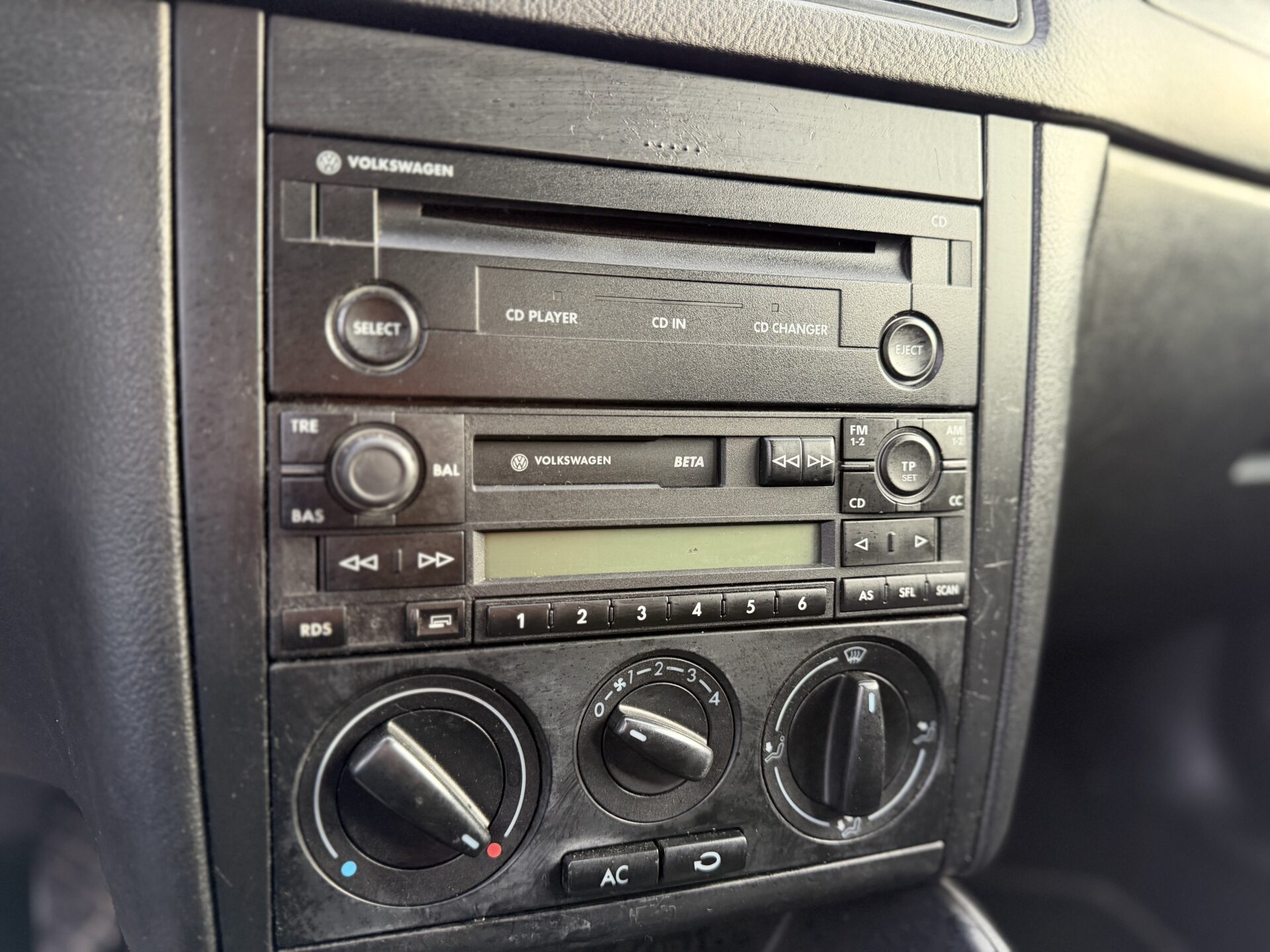 
								Volkswagen Golf IV total									