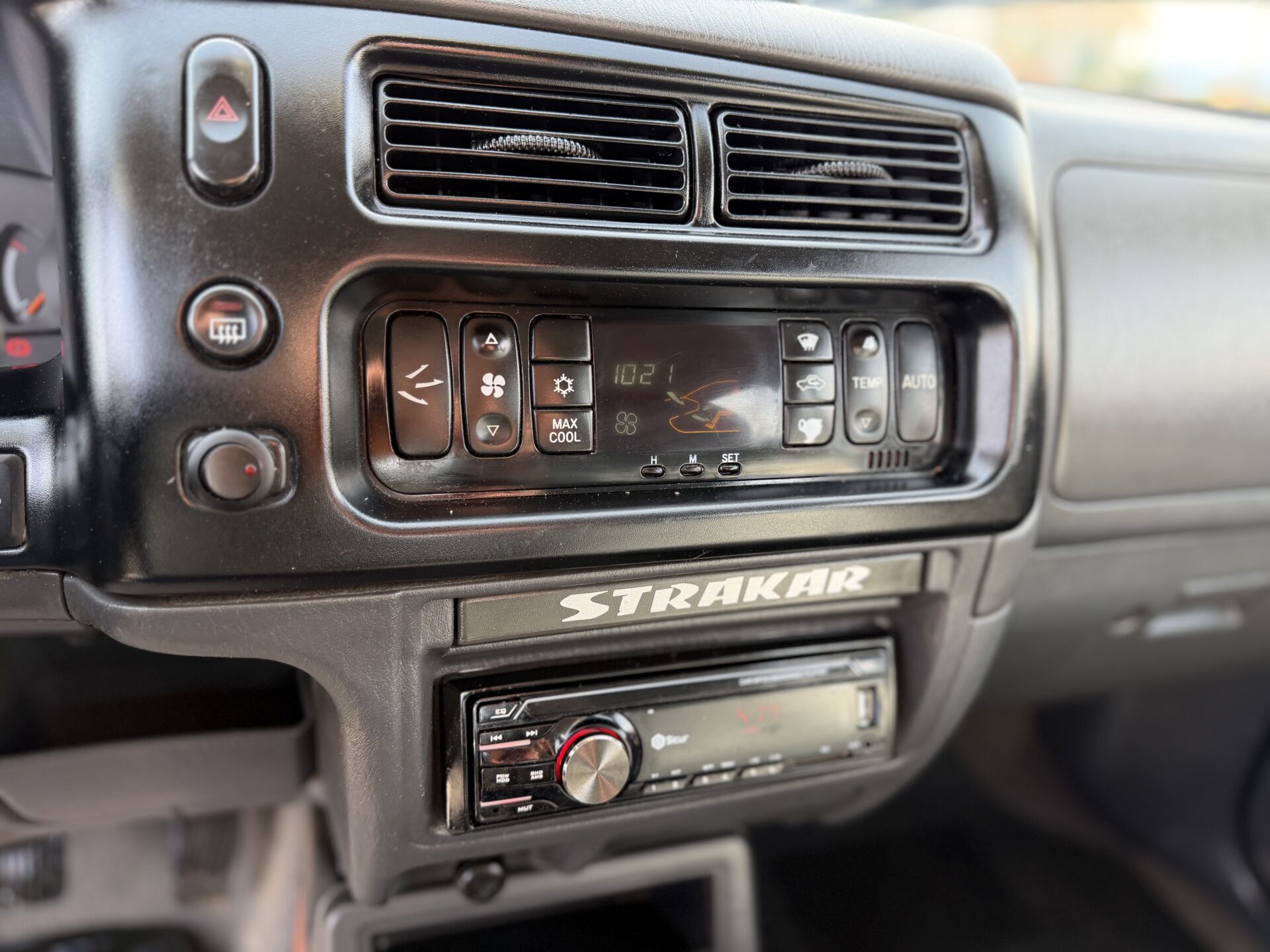 
								Mitsubishi l200 strakar total									