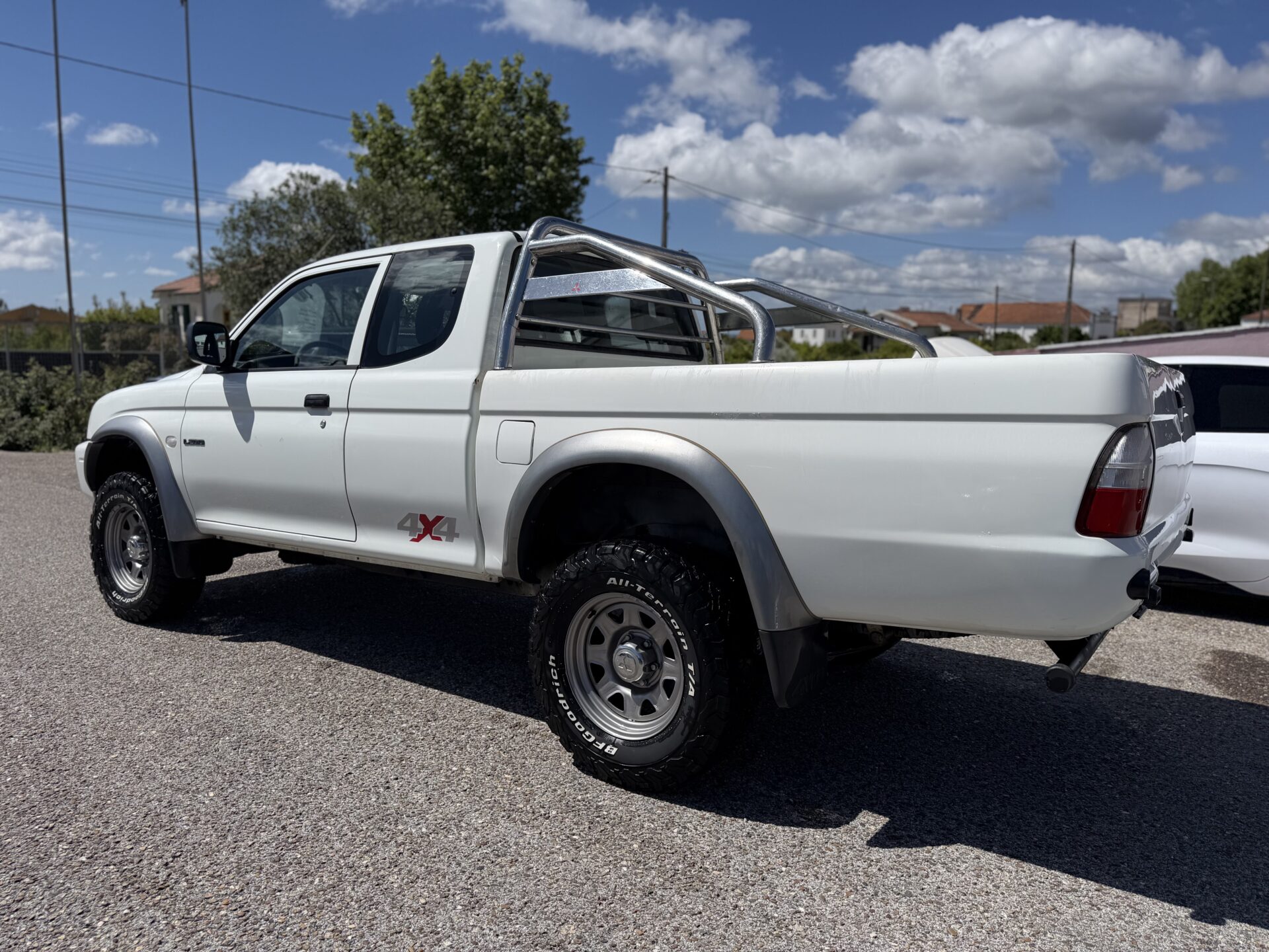 
								Mitsubishi L200 total									