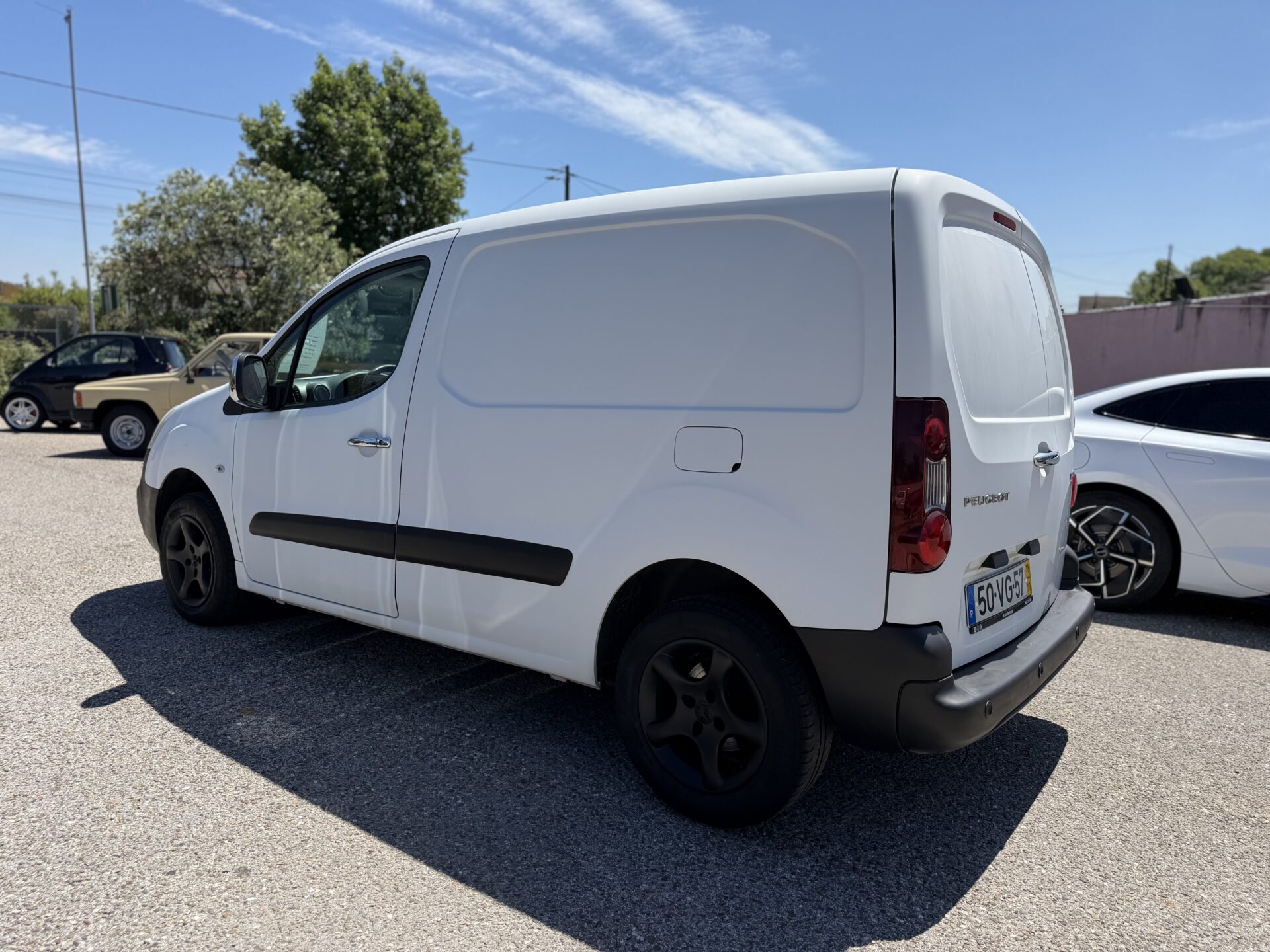 
								Peugeot Partner total									