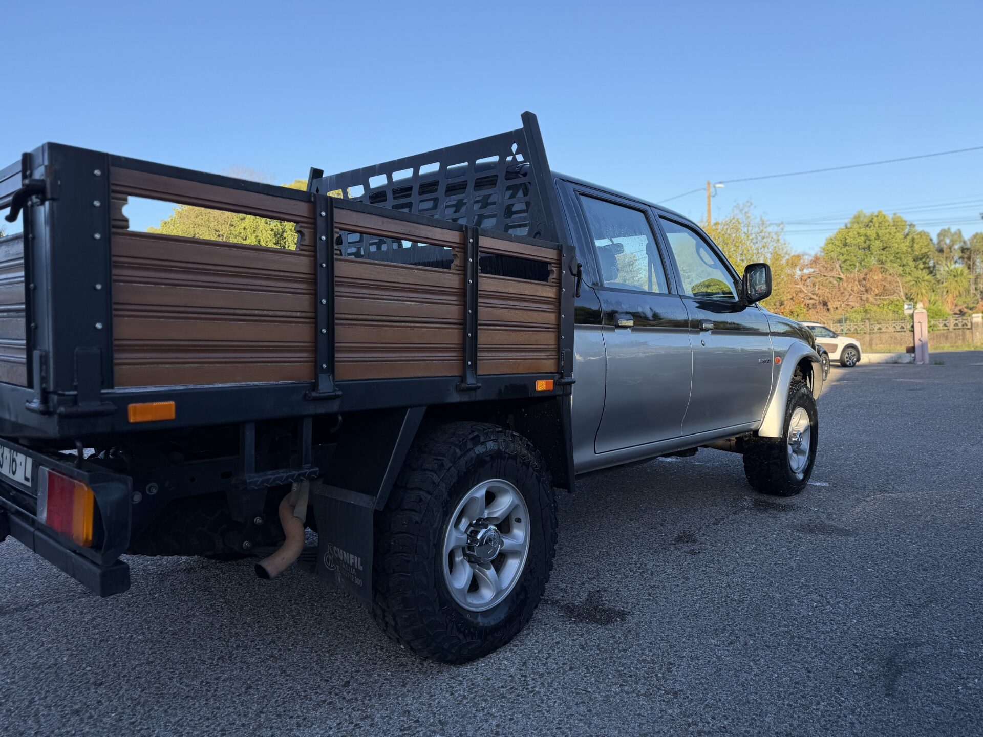 
								Mitsubishi L200 Strakar total									