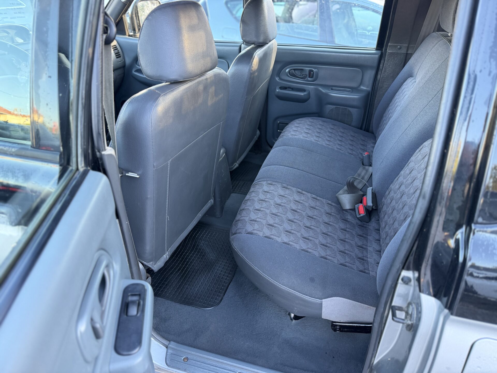 
								Mitsubishi L200 Strakar total									