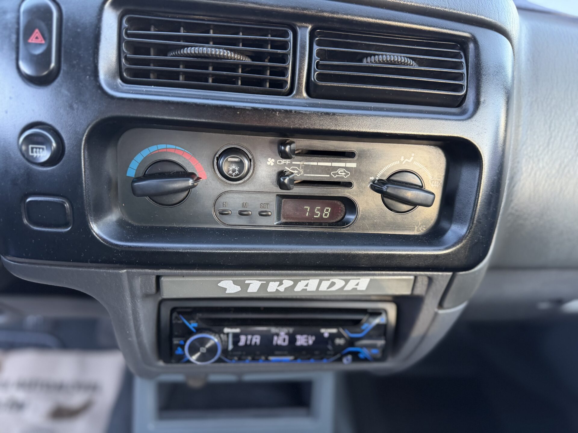 
								Mitsubishi L200 Strakar total									