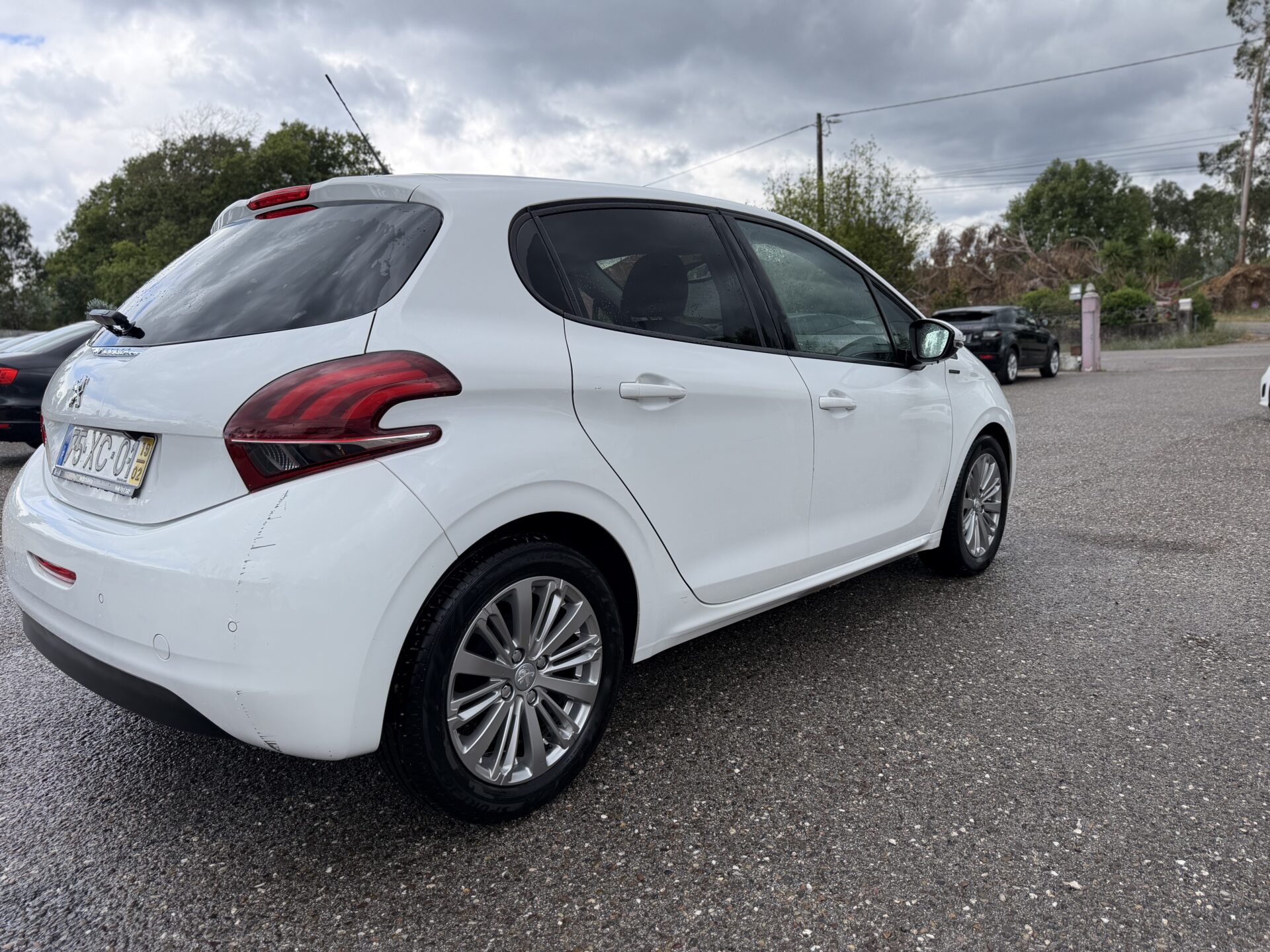 
								Peugeot 208 total									