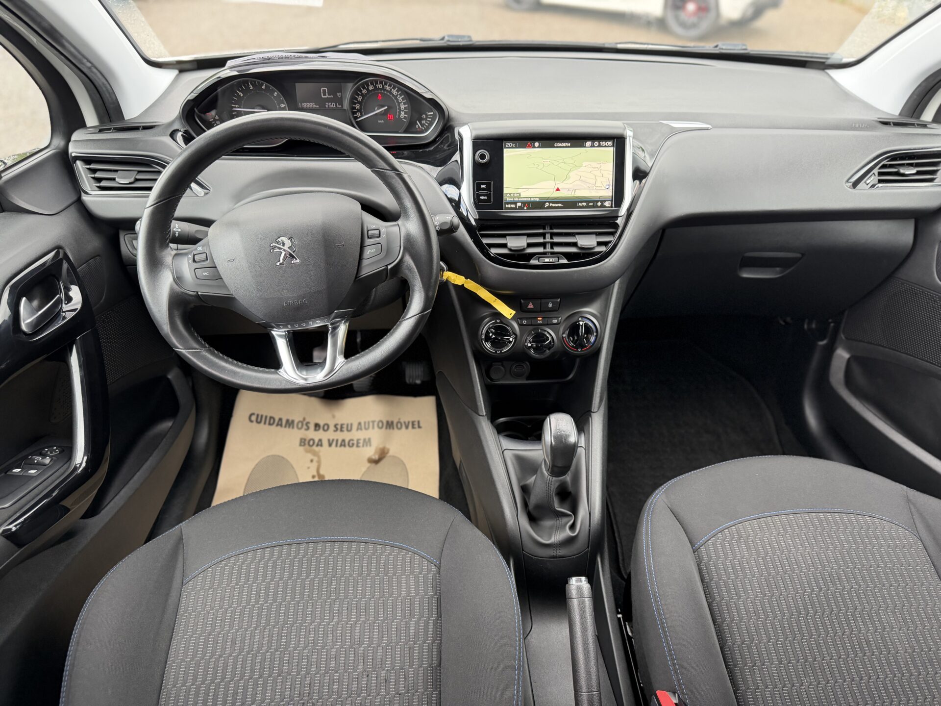 
								Peugeot 208 total									