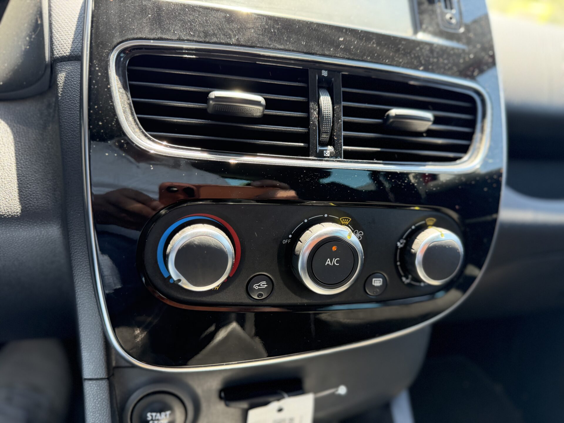 
								Renault Clio Limited total									