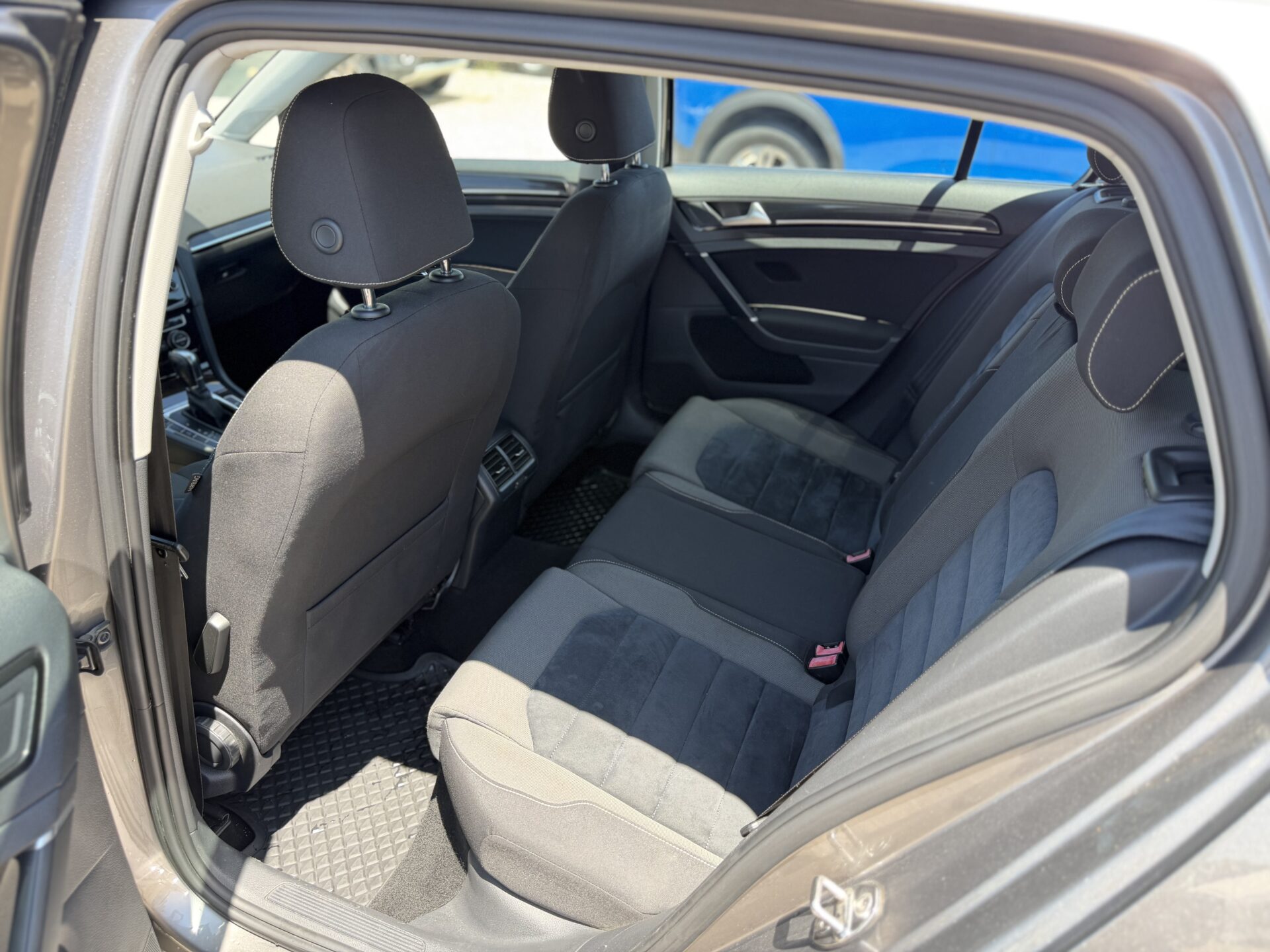 
								Volkswagen Golf VII total									