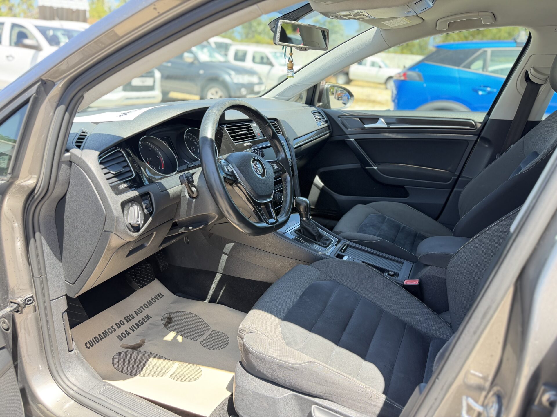 
								Volkswagen Golf VII total									
