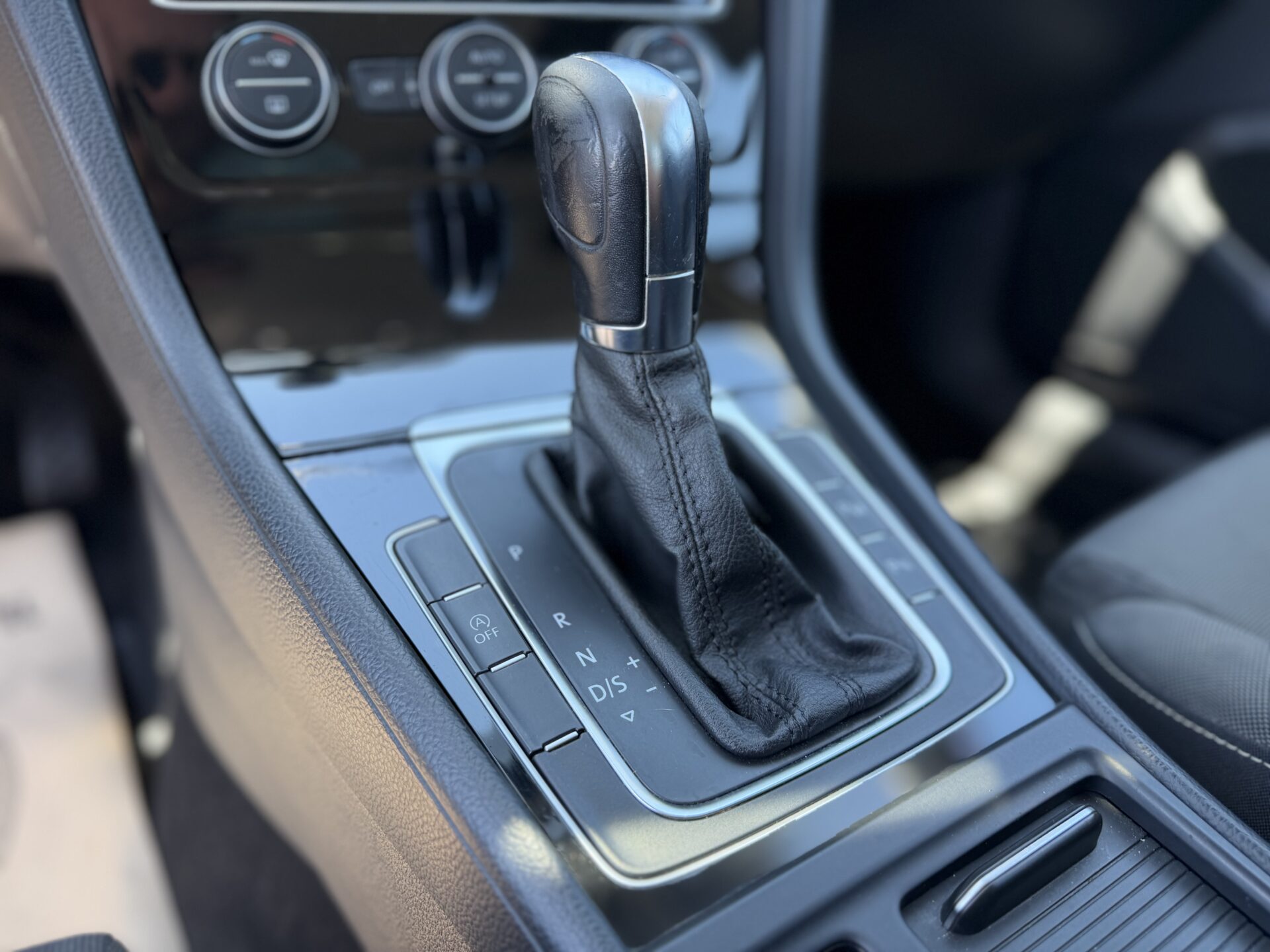 
								Volkswagen Golf VII total									