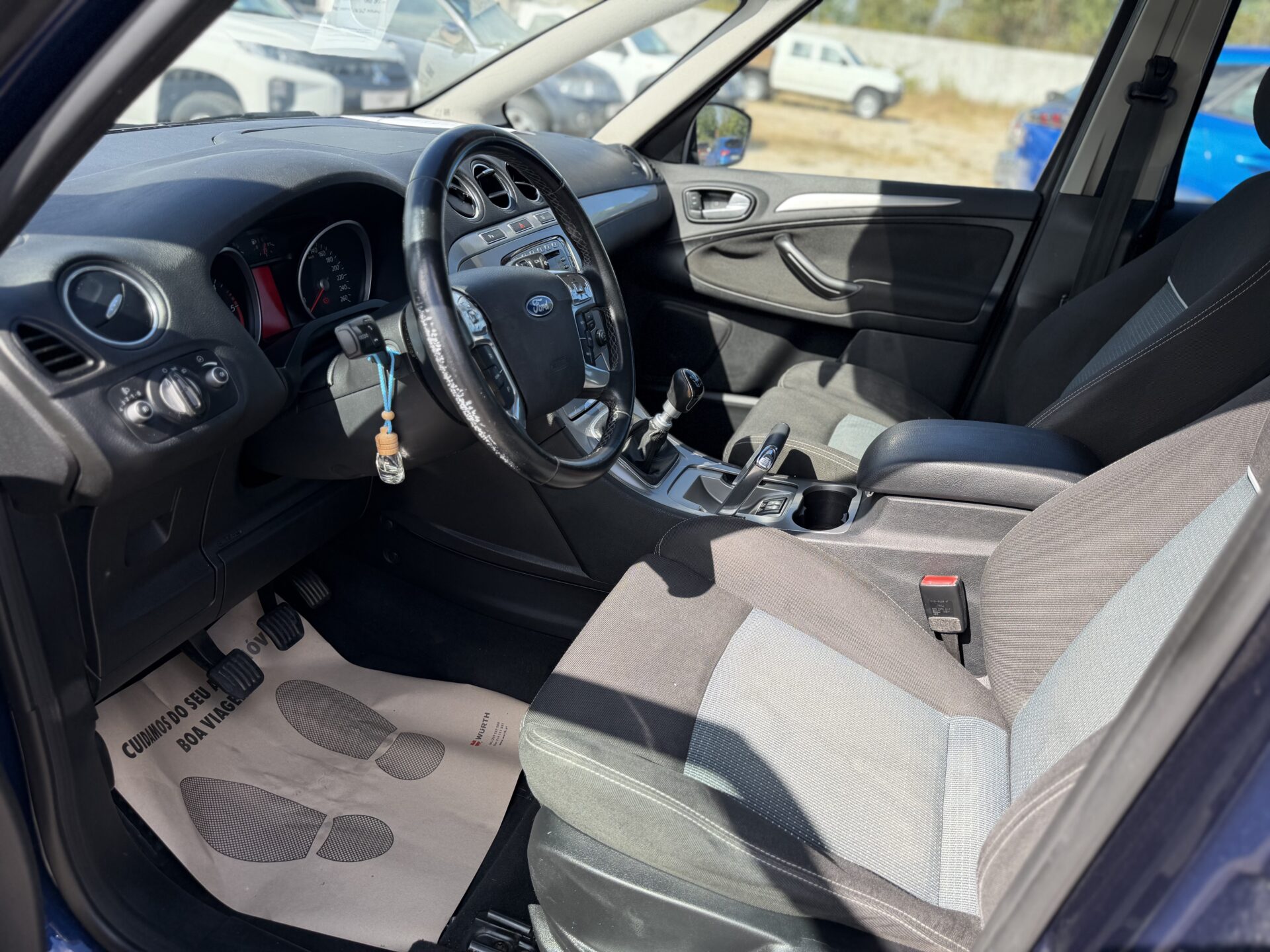 
								Ford S Max total									
