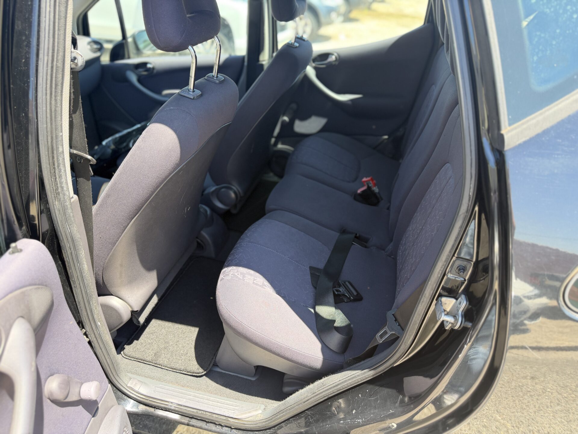 
								Mercedes A170 total									