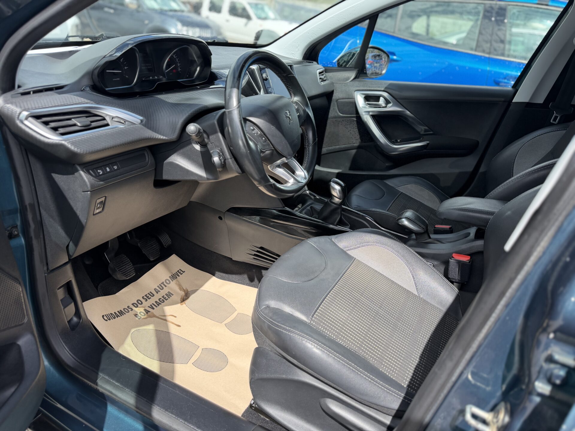 
								Peugeot 2008 Allure total									