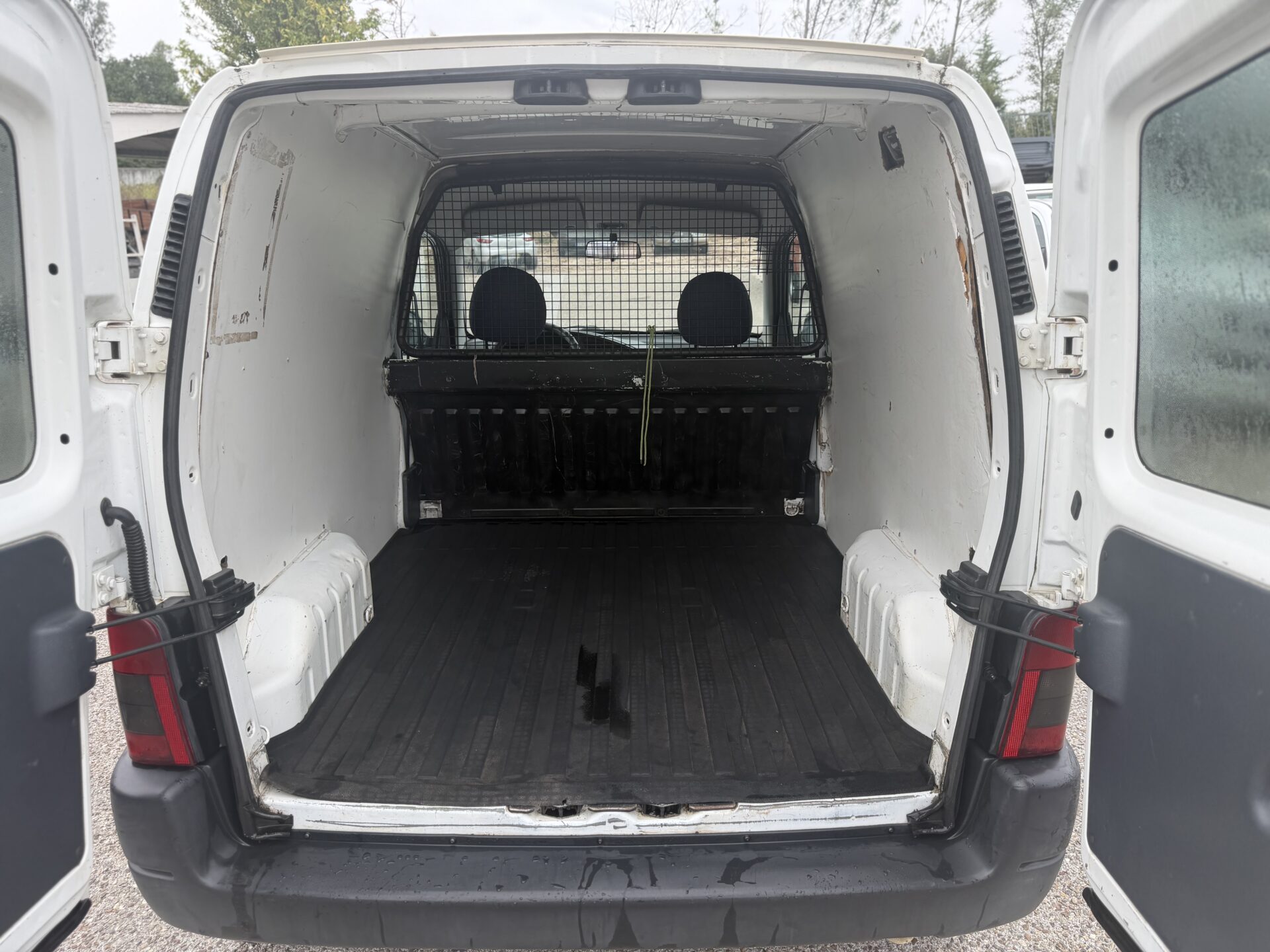 
								Peugeot Partner 2.0 HDI total									