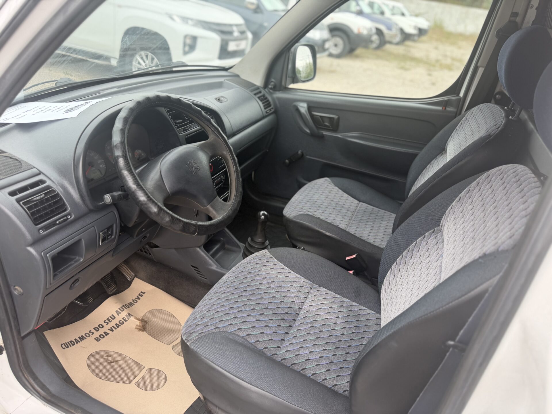 
								Peugeot Partner 2.0 HDI total									
